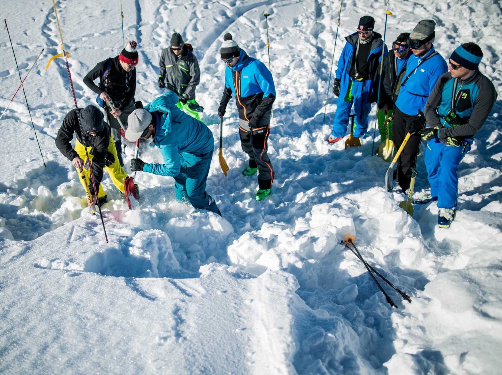 avalanche rescue albanian alps