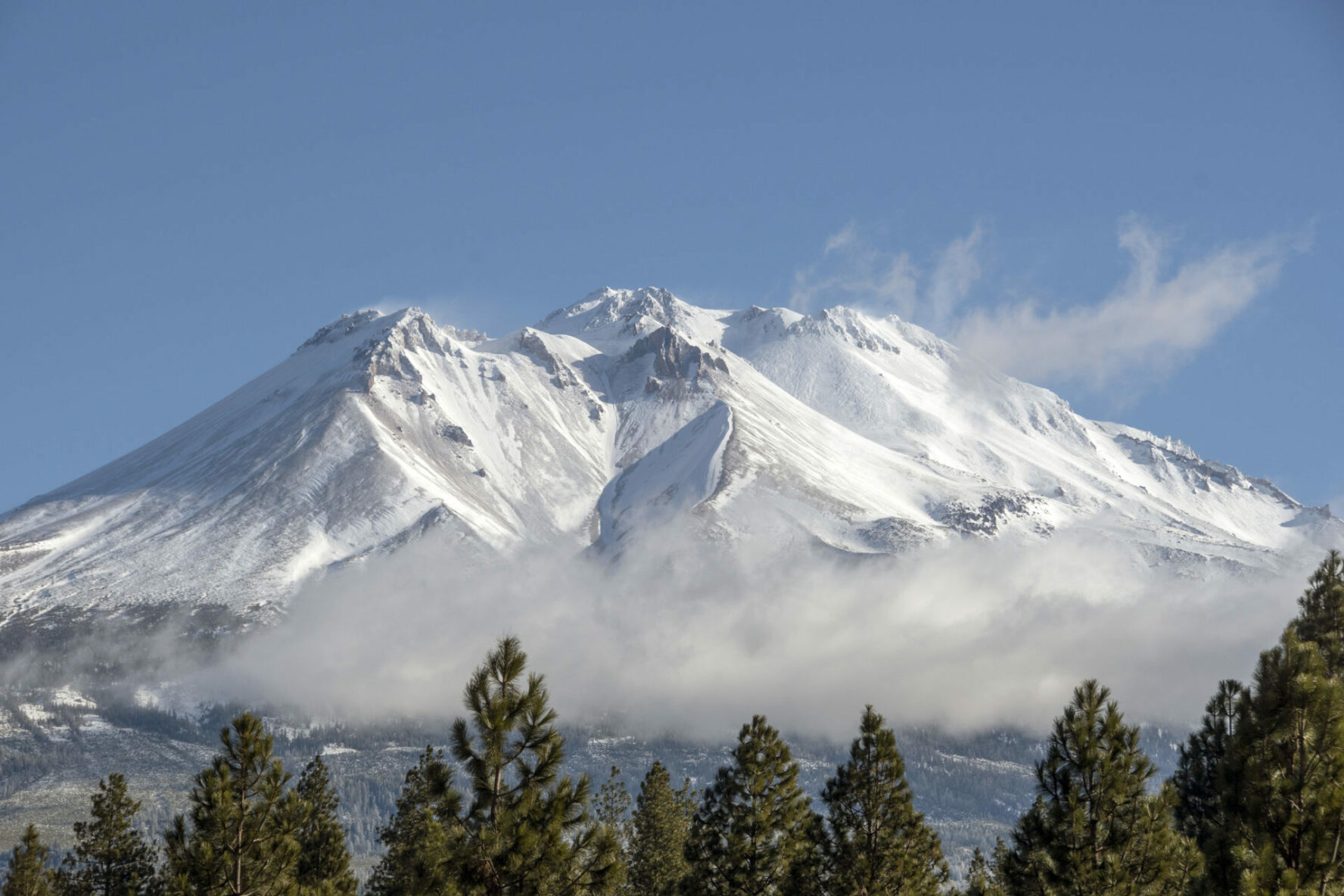 At just over 14,000 feet, the gorgeous Mt Shasta is an active volcano that offers exceptional ski mountaineering objectives if you’re looking for an adrenaline-fueled adventure.