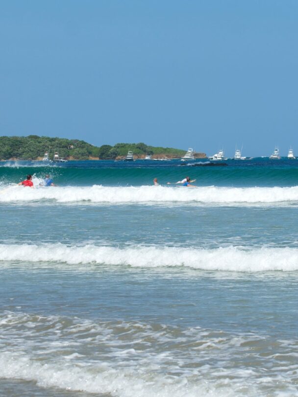 Tamarindo Bay surfing