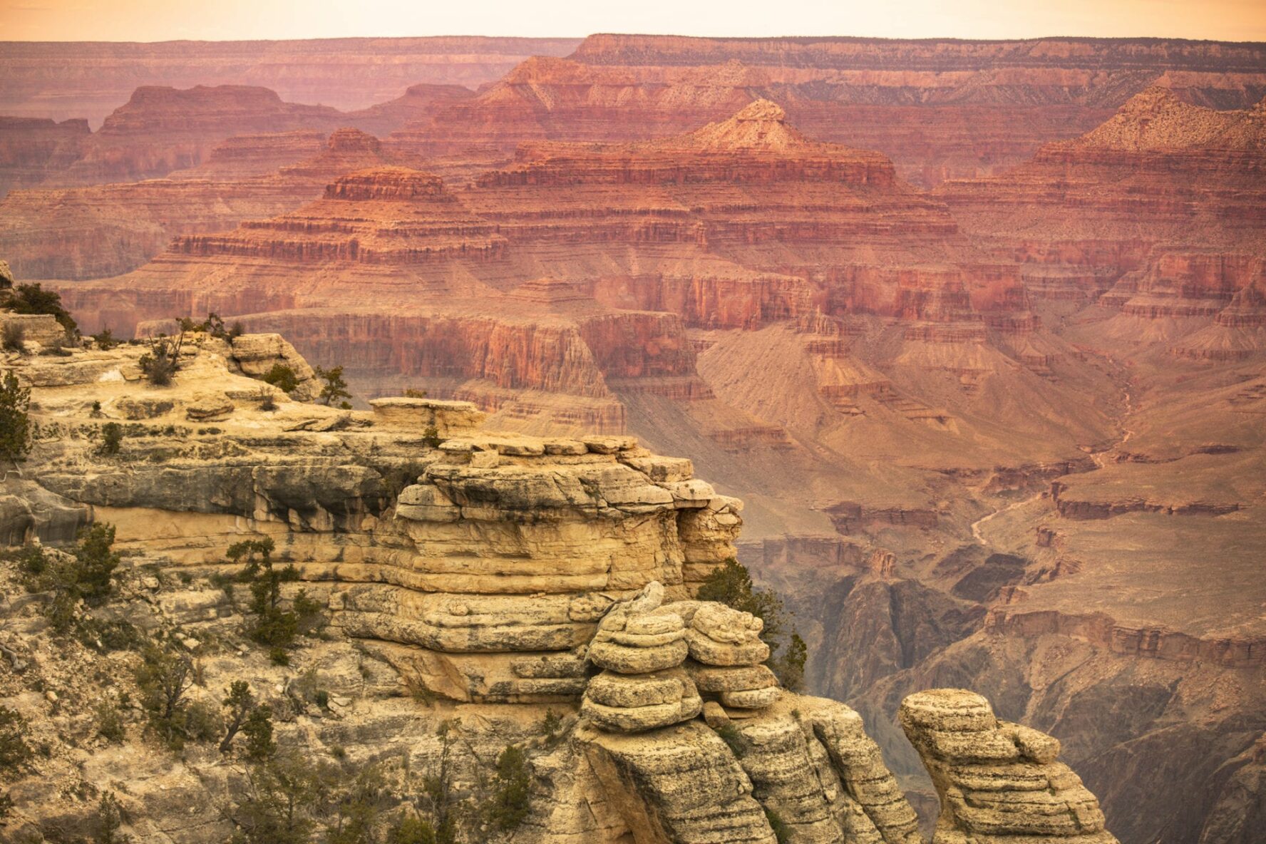 The sandstone of the Grand Canyon comes to its full glory when soaked in sun.