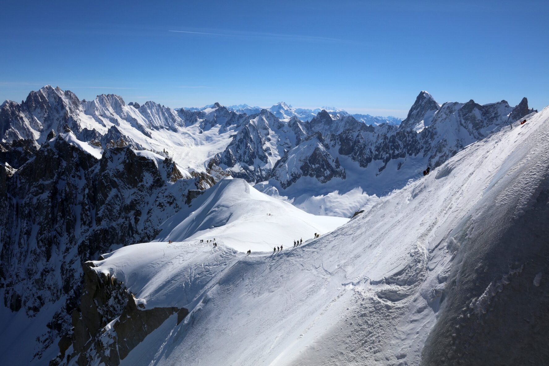 Join an amazing adventure in Mont Blanc with a professional ski guide