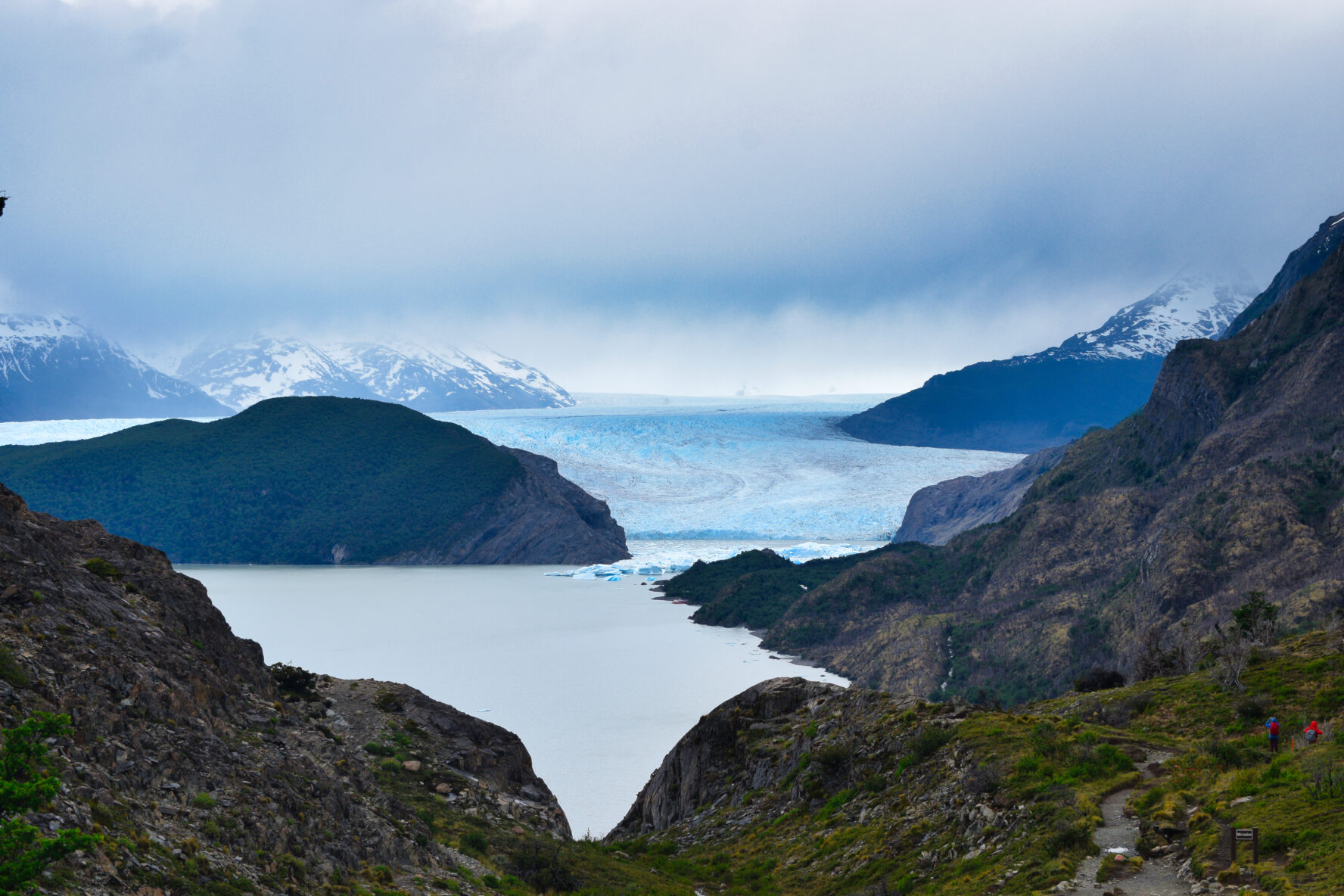 Endless valleys with majestic glaciers and towering mountains as a backdrop