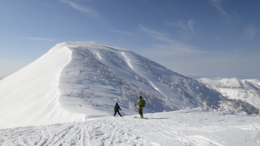 kiroro-backcountry-skiing