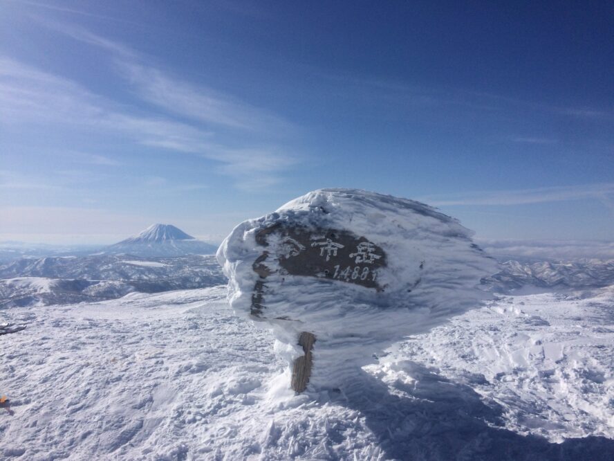 kiroro-backcountry-skiing