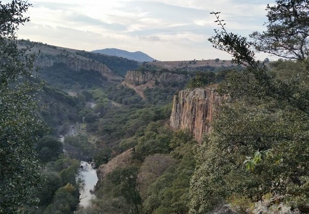 Crack Climbing in La Cascada de La Concepcion