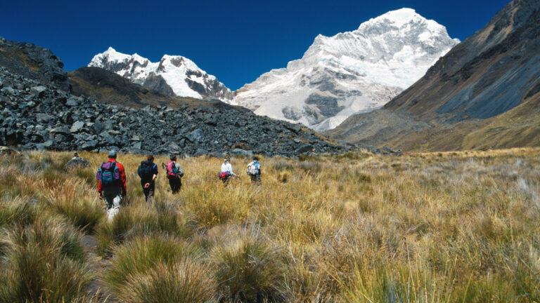 Santa Cruz Trek trekking.