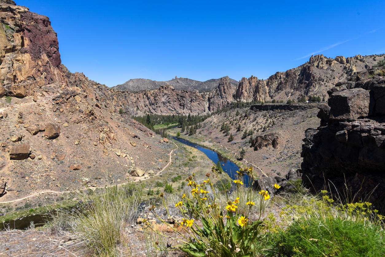 Smith rock rocky trail entrance oregon