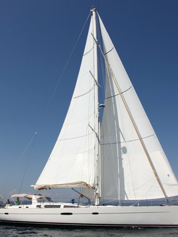 Sailors and skiers sailing to Svalbard