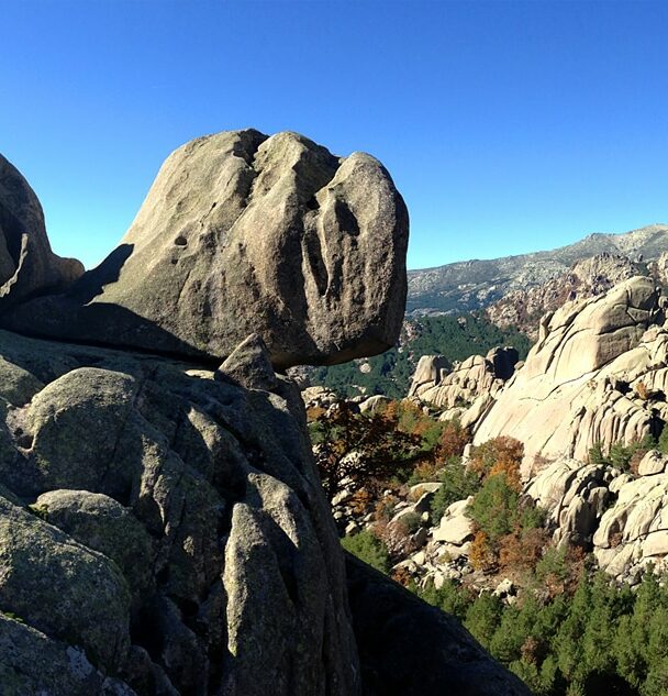 Sunny day and rocks in La Pedriza