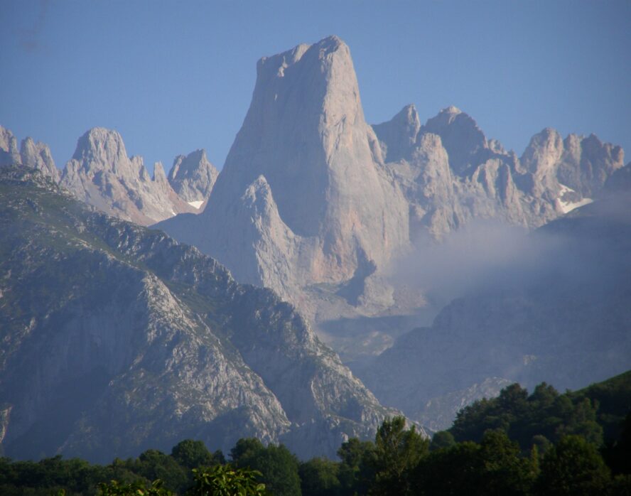 picos de europa rock climbing
