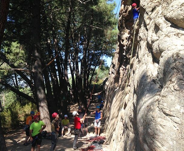 A group of people climbing La Pedriza.