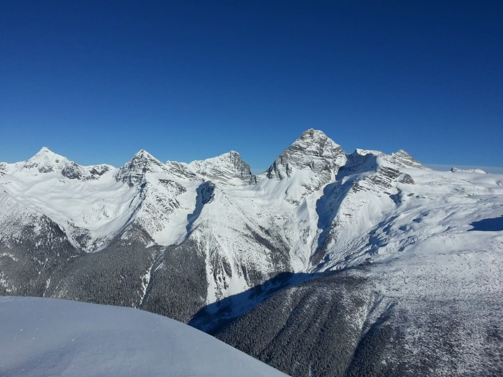Avalanche course Level 2 is held around Lake Louise