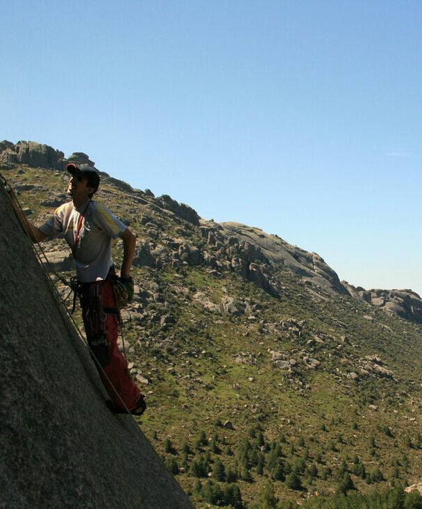 A group of people climbing La Pedriza.