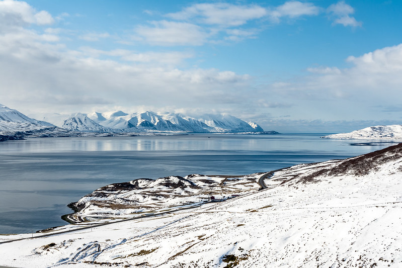 The ocean and the slopes in Iceland
