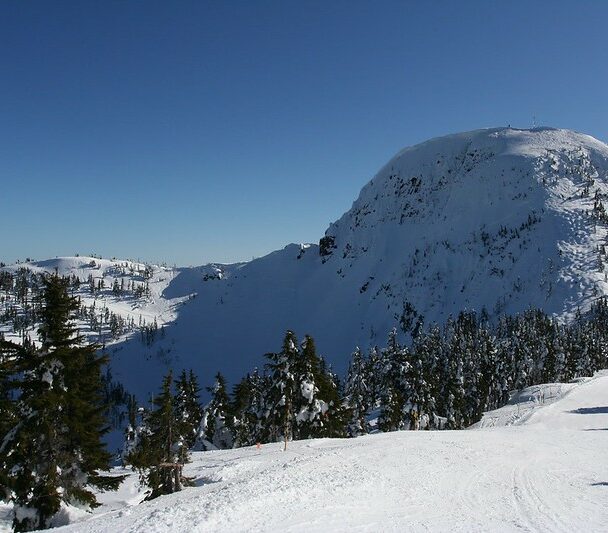 Winter hiking and mountaineering in Mount Washington