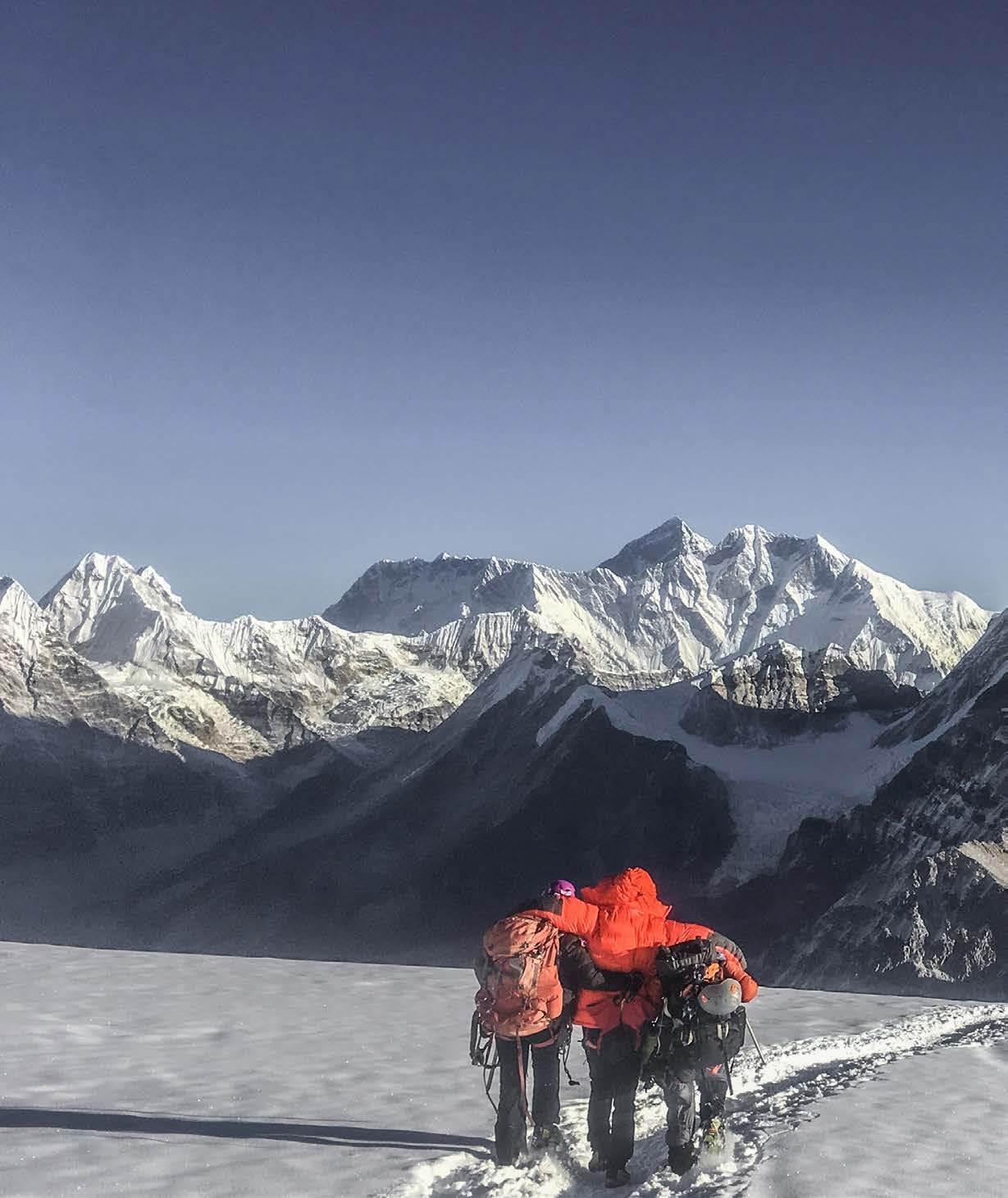Mountaineers and a vista in Aconcagua