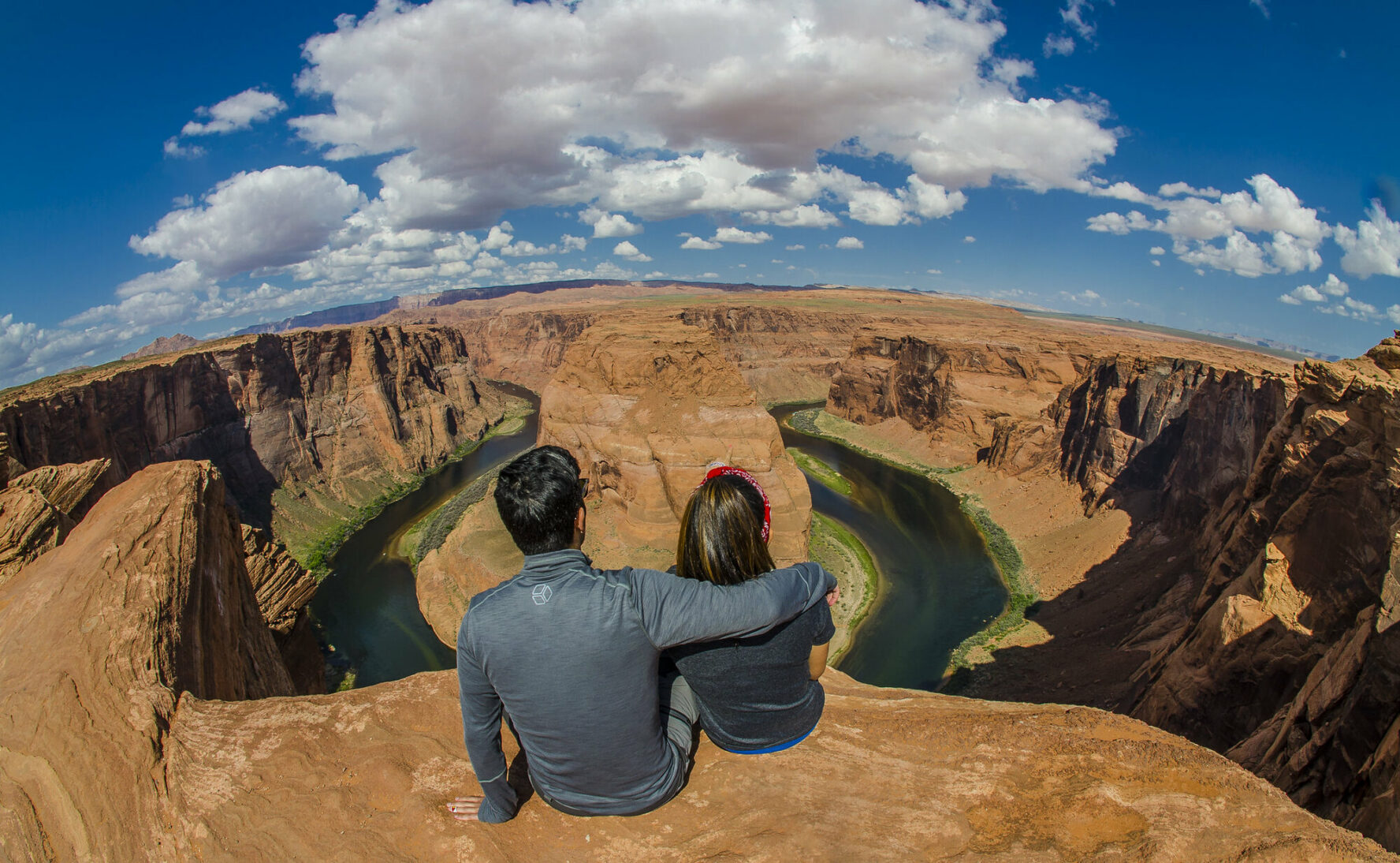 Hikers sitting on Horseshoe Bend overlook