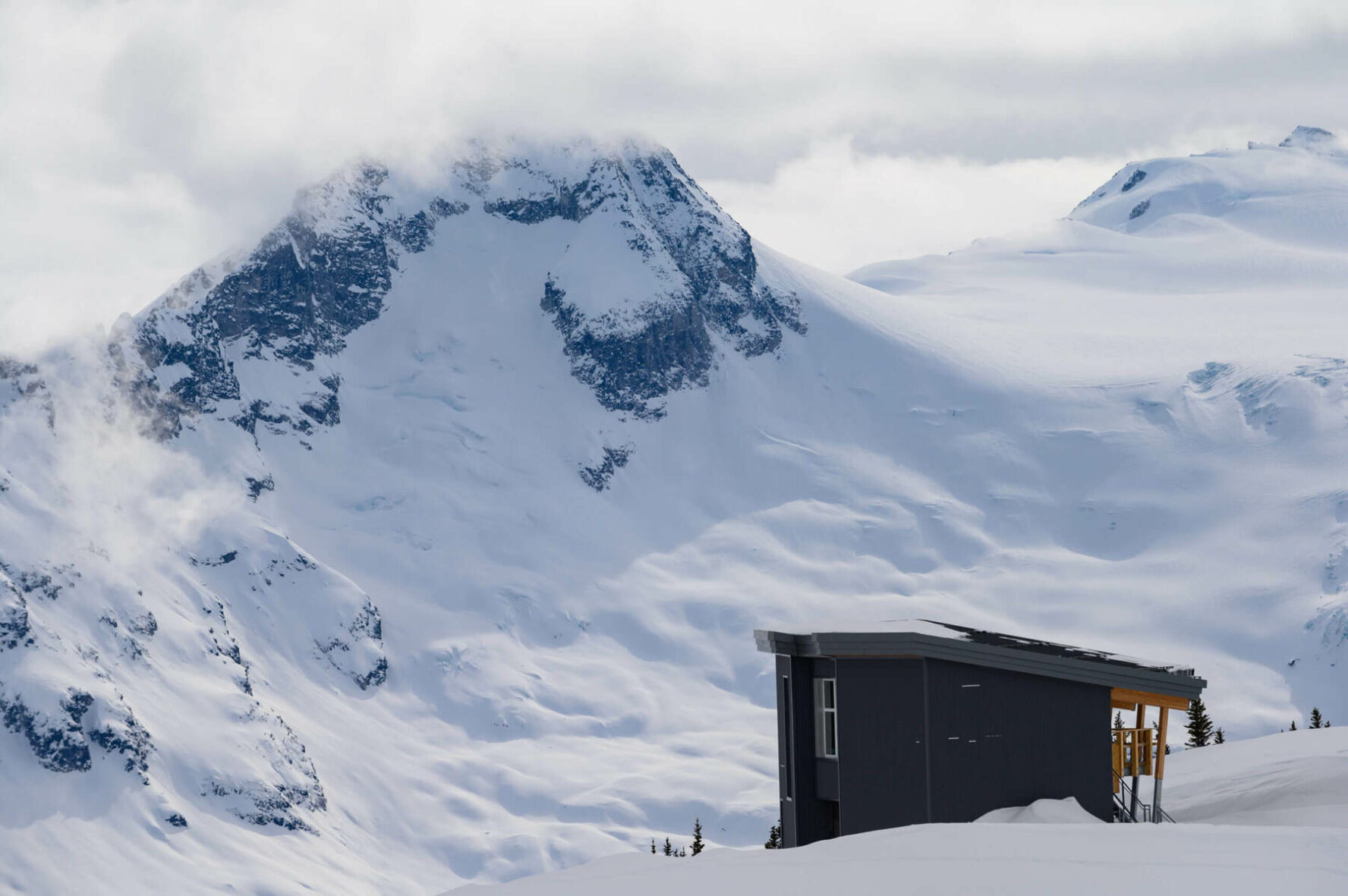 The Kees and Claire hut and the surrounding scenery