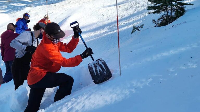 Women’s AIARE Avalanche Courses in Lake Tahoe