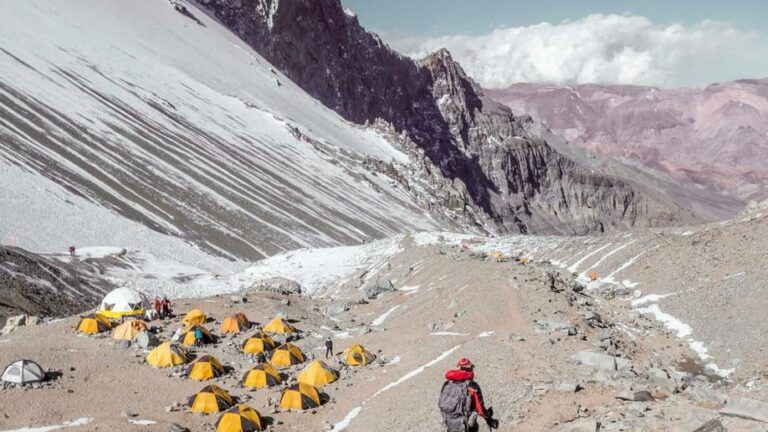 Mountaineering in the Aconcagua 360