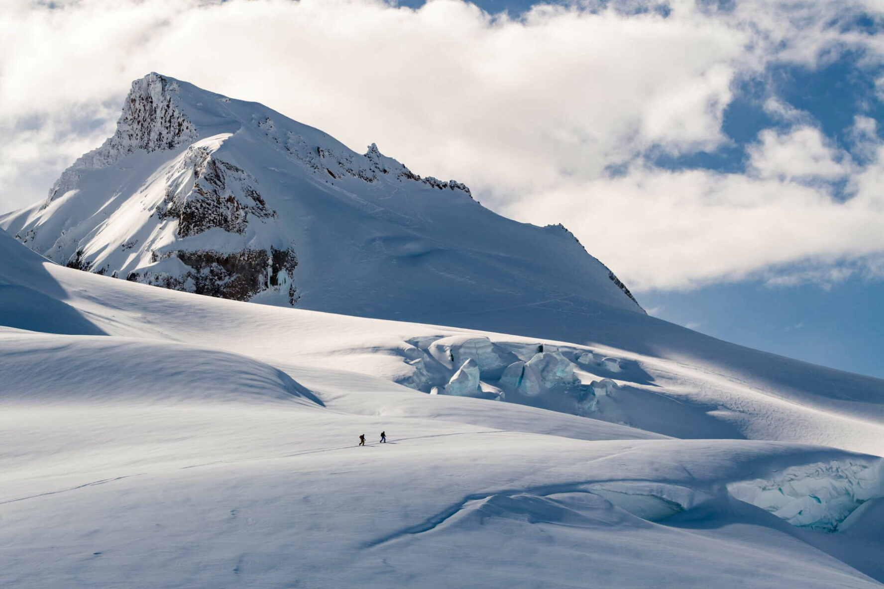 Ski touring in Whistler and the surrounding scenery