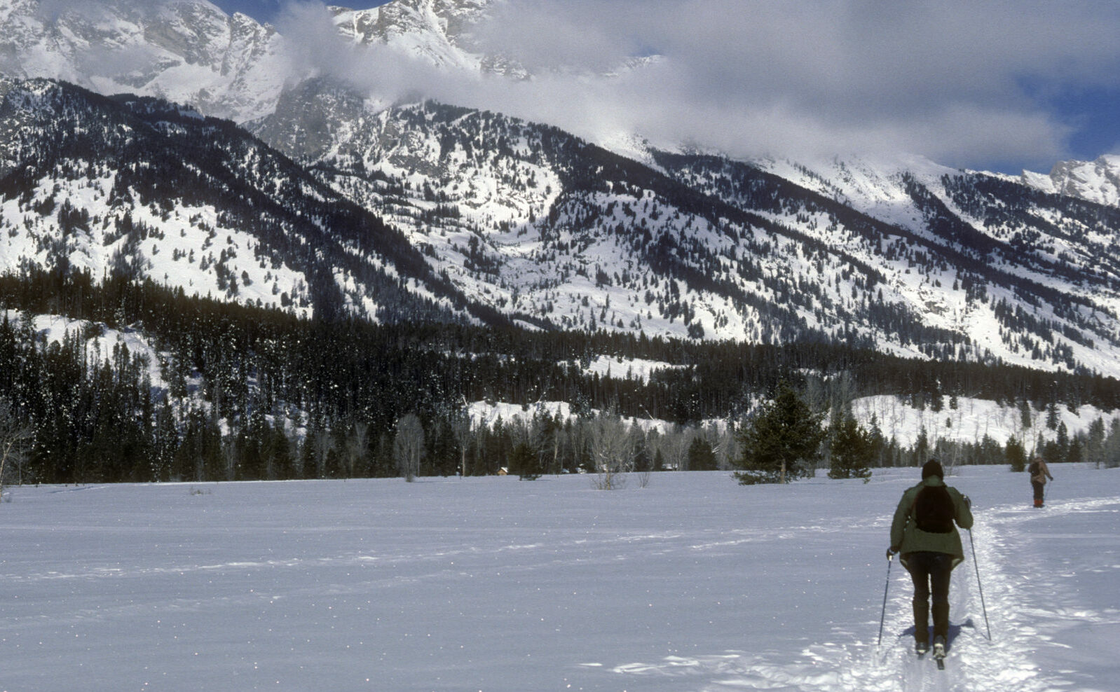 cross-country-skiers-grand-teton
