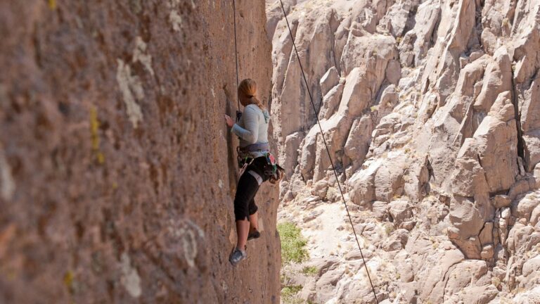 Group Climbing Courses in the Owens River Gorge