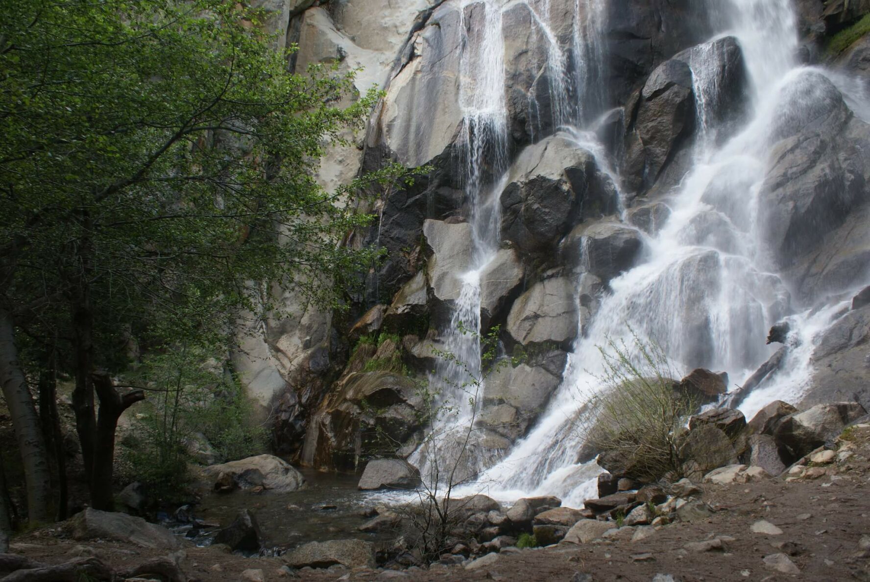 Stunning waterfalls in King Canyon National Park