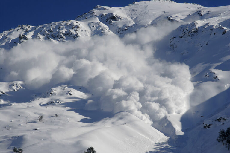 Dry snow avalanche with a powder cloud