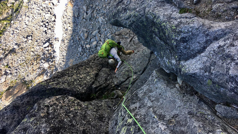 Alpine rock climbing courses in Washington