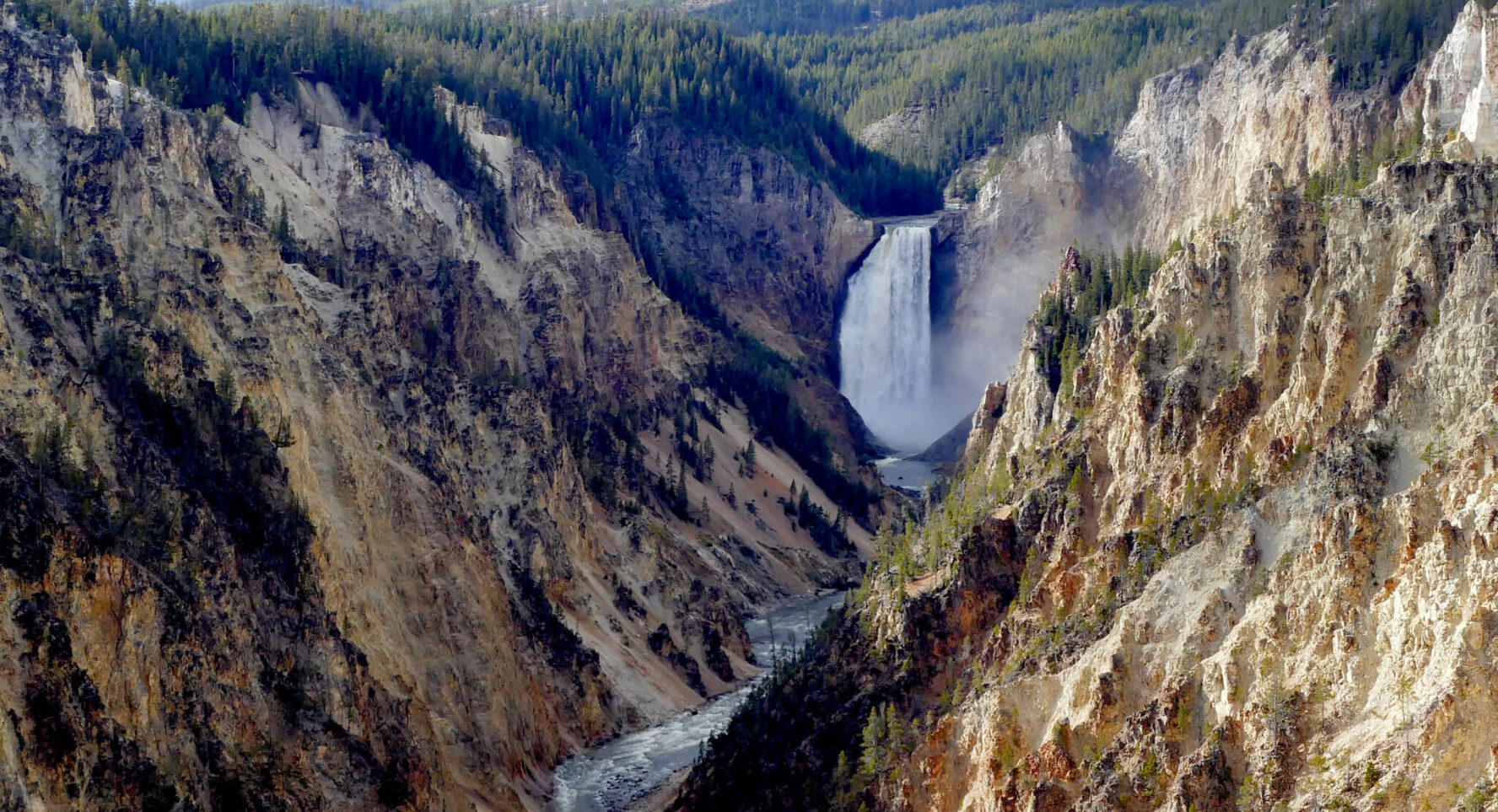 A view of the Grand Canyon of Yellowstone from the Artist Point overlook