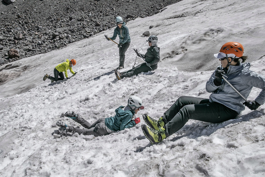 Female mountaineers on Mount Shasta