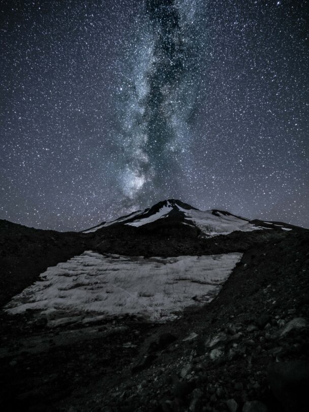 All-women’s glacier travel course on Mount Shasta, California