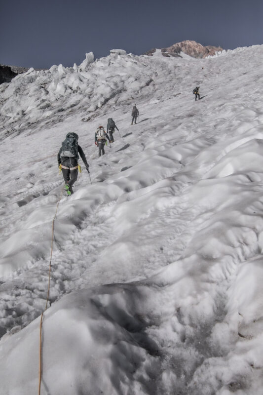 Women climbing on Mount Shasta