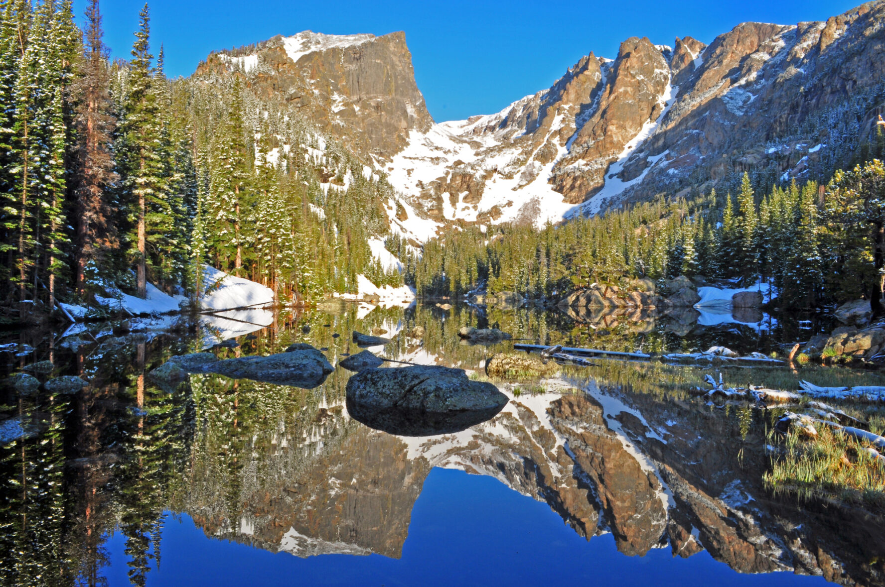 There are many lakes along the hike to Hallett Peak, including the Dream and Emerald Lakes.