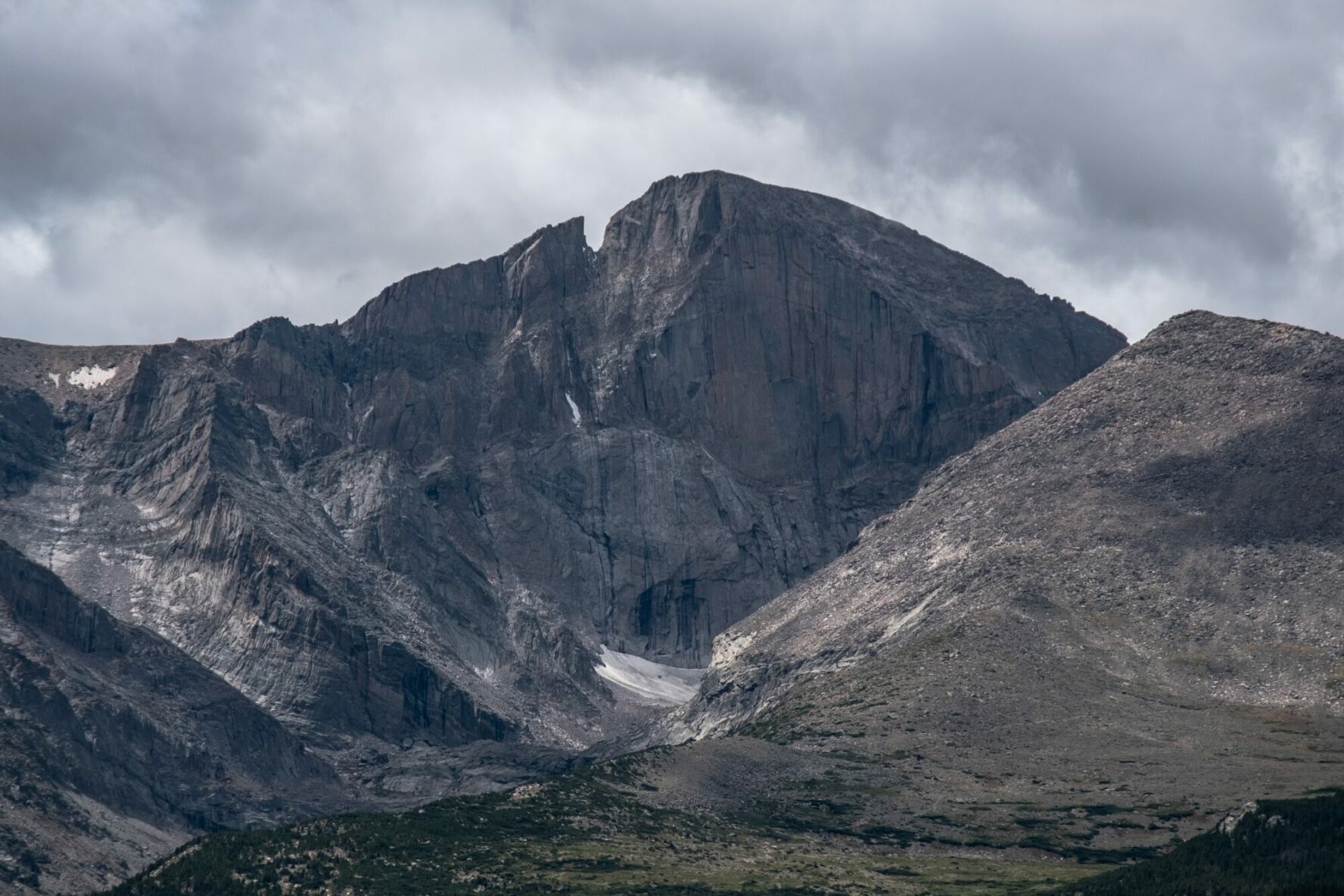 The peak is named after Stephen H. Long who came across it in 1820.