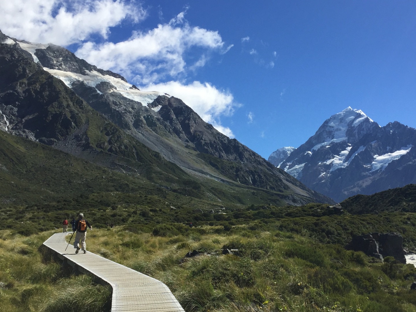 Hikers heading to Aoraki/Mt. Cook through Hooker Valley