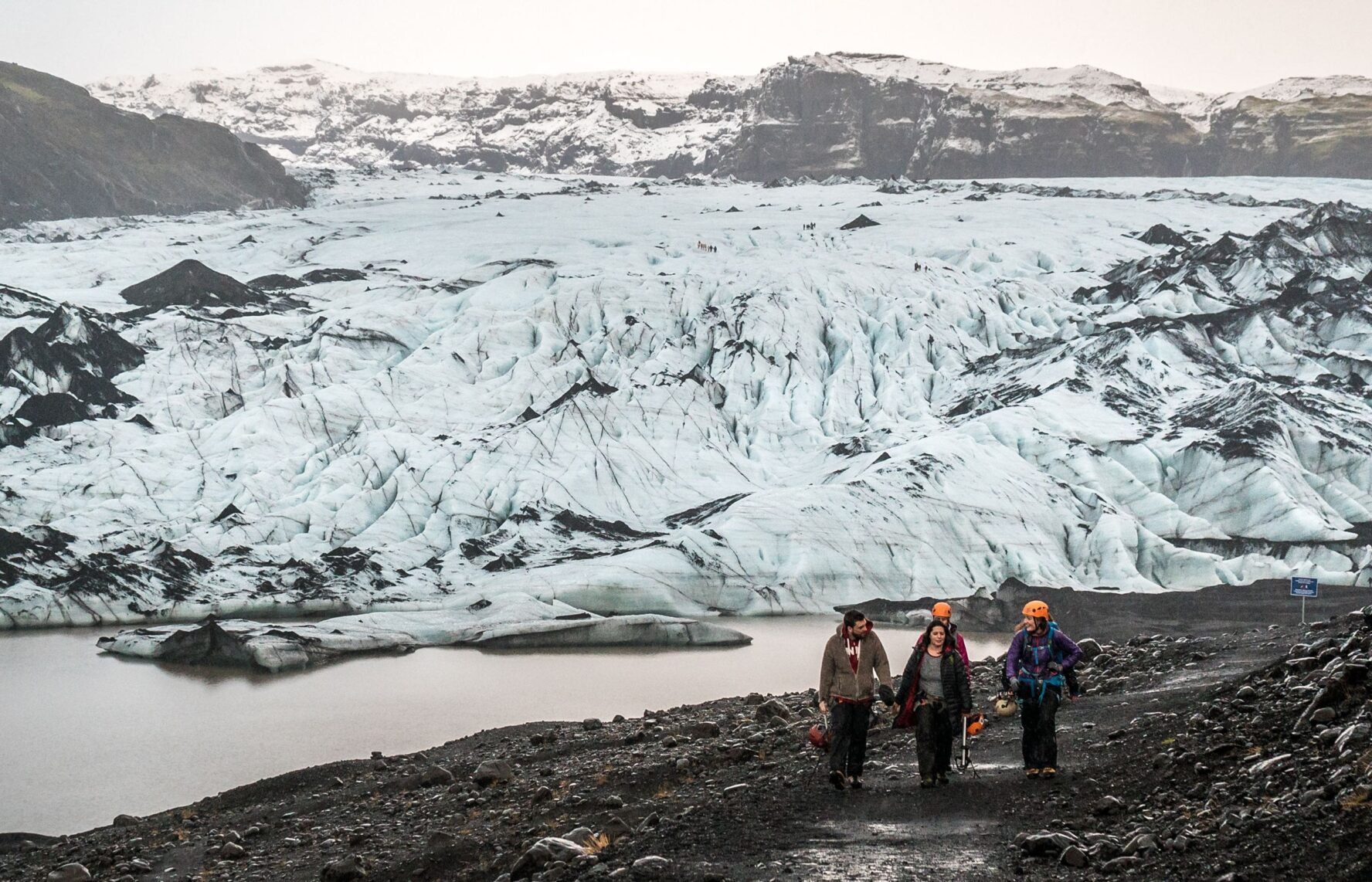Approach to Bilbo glacier