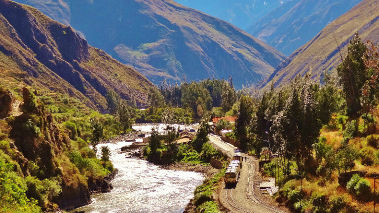 Guided Tour of Machu Picchu by Train, Peru