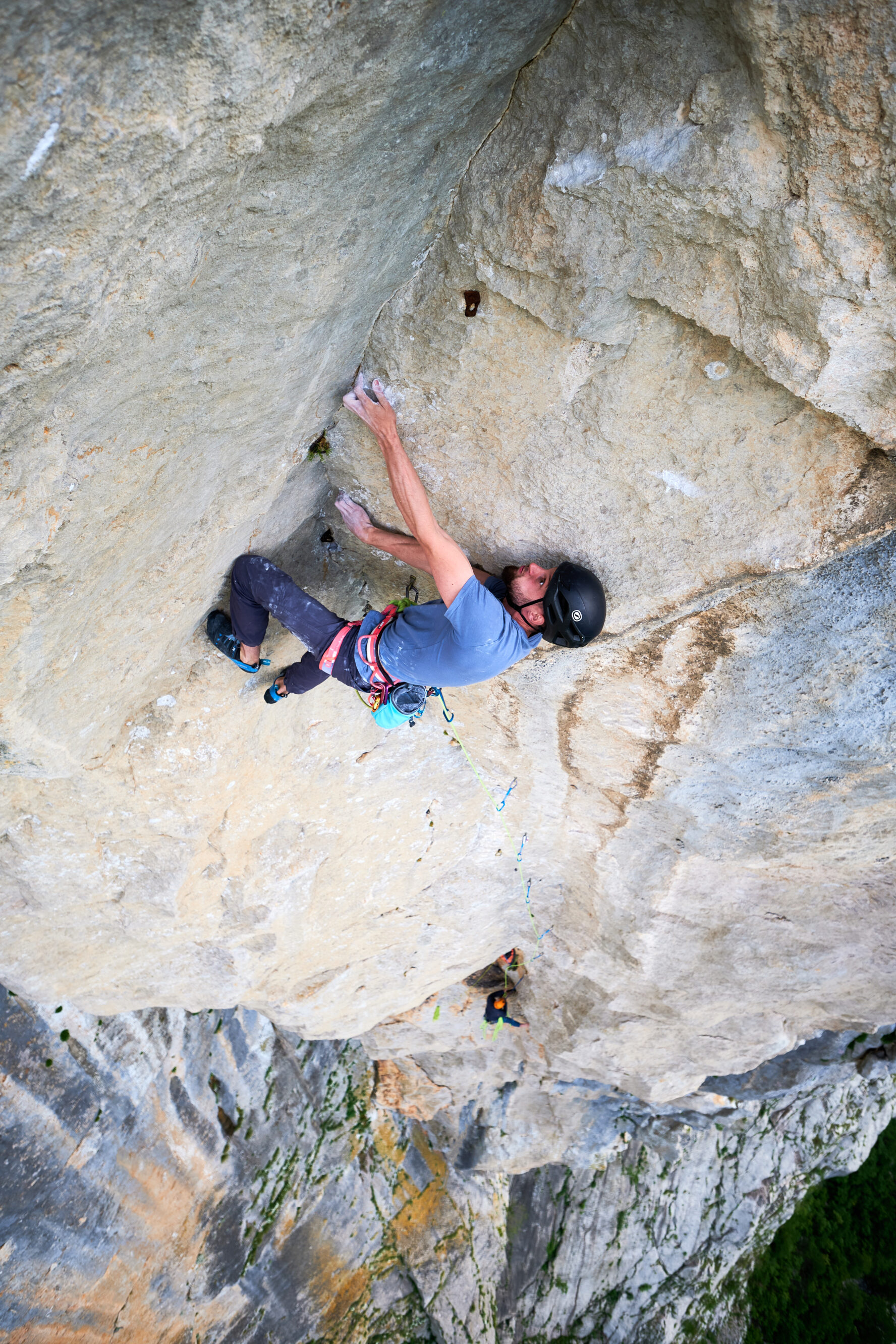 Jernej Kruder climbing Spomin (8c) in Anića kuk in Paklenica.