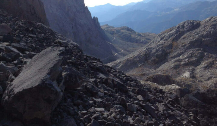 Rocky trail with a view of the valley on the route from Fuente De to Sotres
