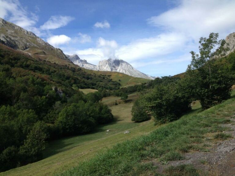 View of a valley and peak on the route to Poncebos
